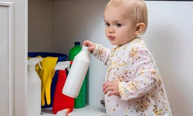 Evlerdeki temizlik maddelerinin bebeklere etkileri
