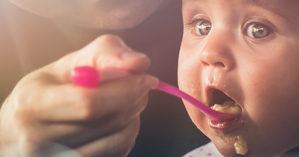 Bebeklerde ek gıdalara ne zaman başlanmalıdır?